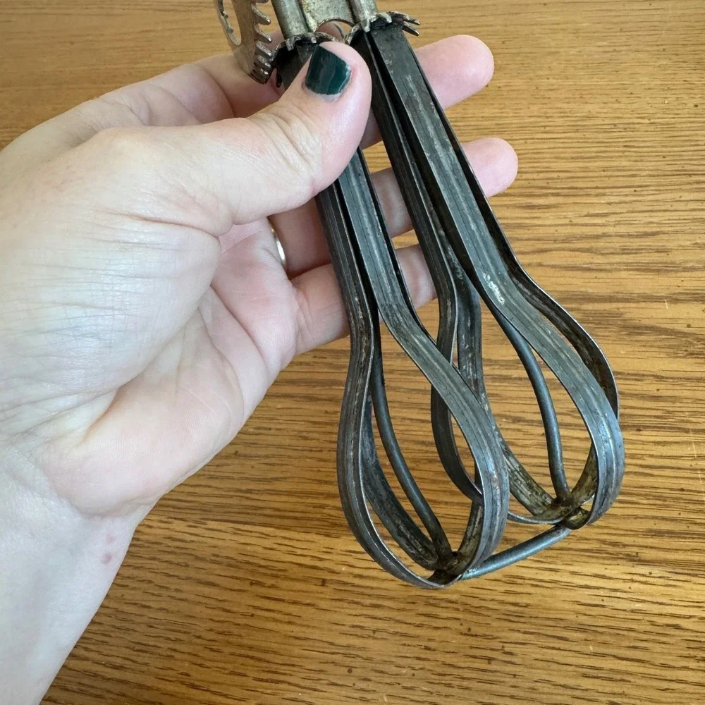Vintage A&J Hand Crank Egg Beater Whisk Pat Oct 9 1923 USA Green Kitchen‎ Tool